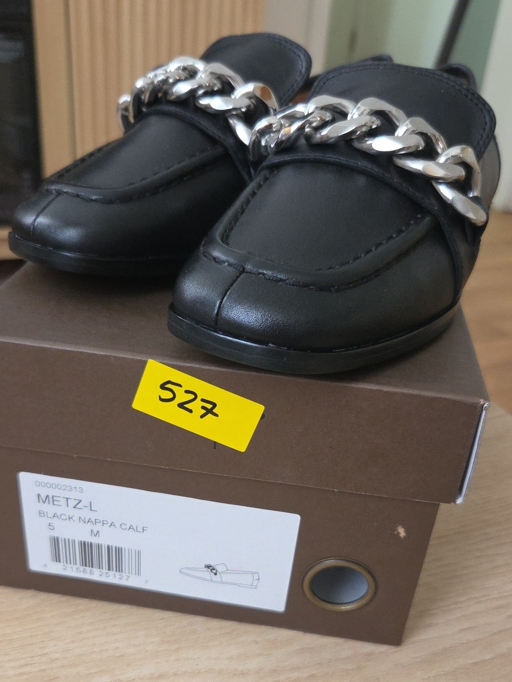 Black Leather Chain-Trim Loafers Stylish  Gorgeous and comfortable